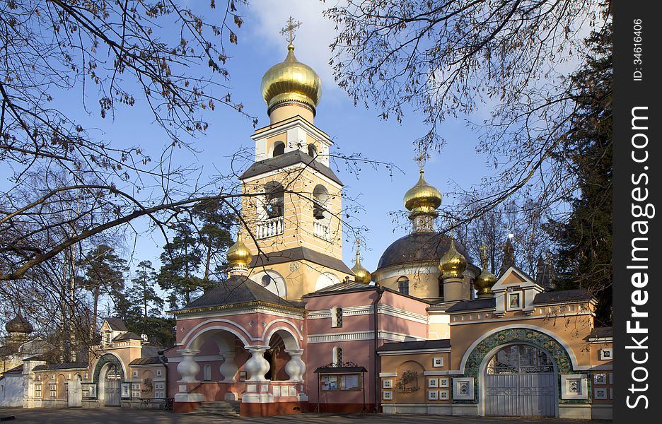 Temple of the Saviour's Transfiguration in Peredelkino. The temple was built in 1819 Countess Razumovskaya. At the end of the 19 century the Church was rebuilt in Russian style. Patriarchal metochion in Peredelkino. Temple of the Saviour's Transfiguration in Peredelkino. The temple was built in 1819 Countess Razumovskaya. At the end of the 19 century the Church was rebuilt in Russian style. Patriarchal metochion in Peredelkino.