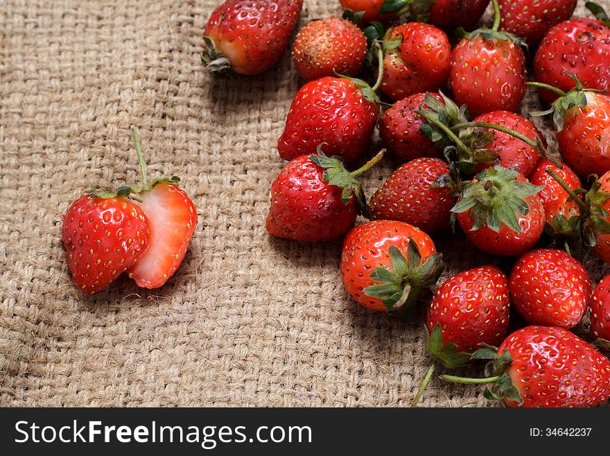 Strawberry, at natural sack cloth