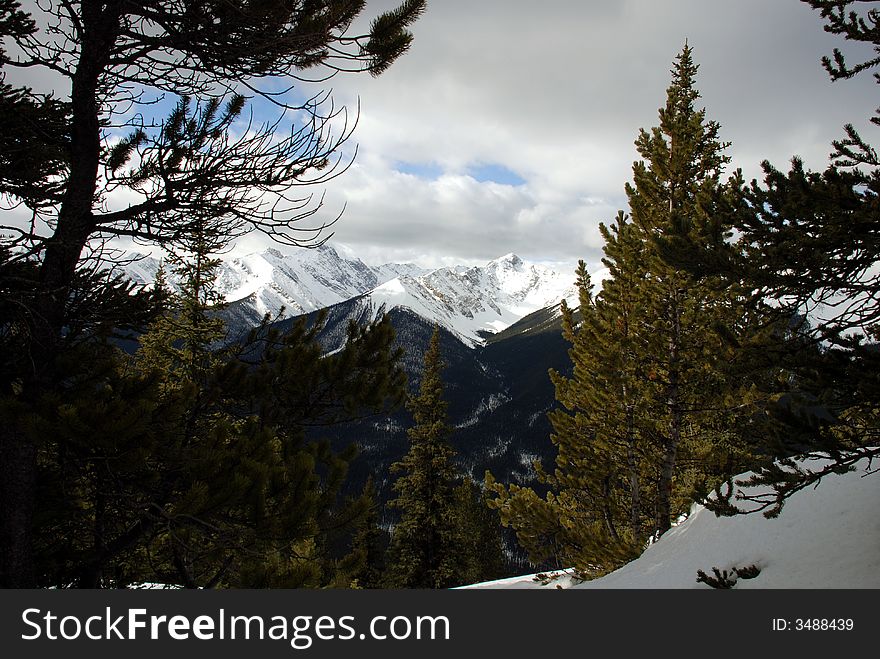 Beautiful Canadian Rocky Mountains surounding Banff Springs. Beautiful Canadian Rocky Mountains surounding Banff Springs.