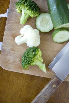 Vegetables With Knife On Cutting Board Royalty Free Stock Photography Vegetables With Knife On Cutting Board Royalty Free Stock Photography