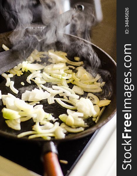 Frying onion in an iron-cast pan