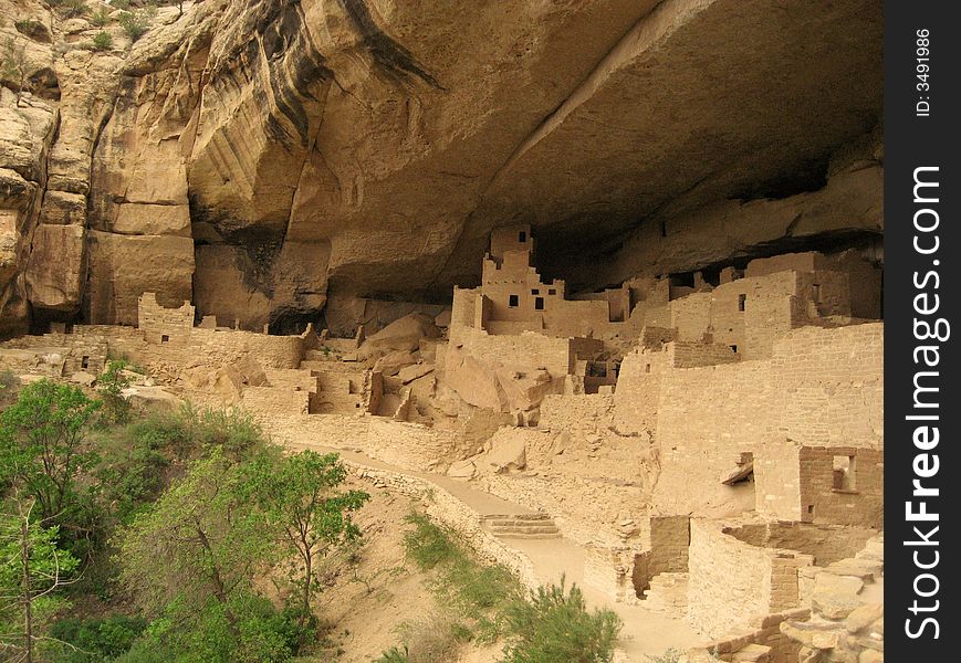 Cliff Palace is the famous cliff dwelling in Mesa Verde NP.