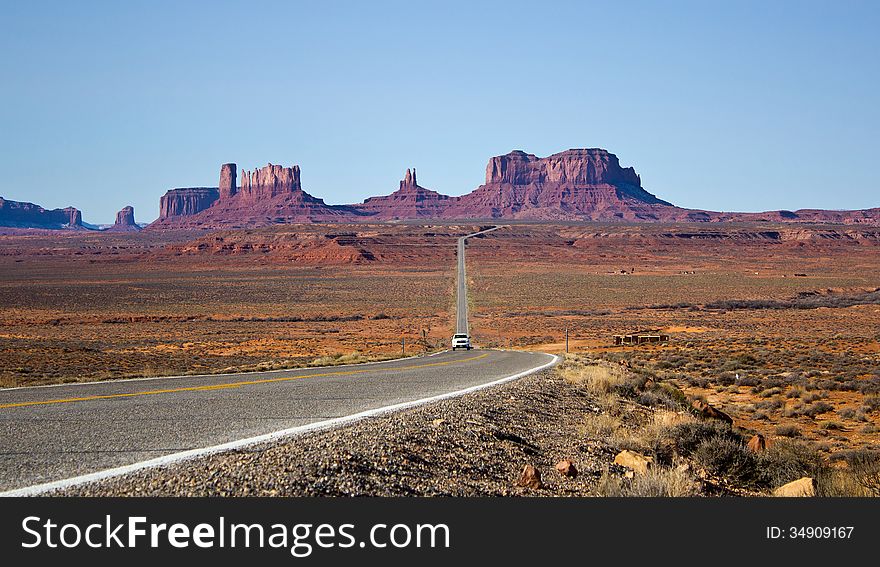 A view of the Monument Valley from the US 163 Scenic