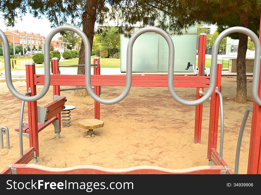 Devices to urban gym workout in the park