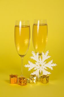 Christmas Champagne In Wine Glasses Small Gift Royalty Free Stock Image Christmas Champagne In Wine Glasses Small Gift Royalty Free Stock Image