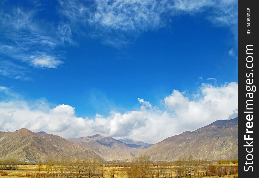 Tibetan plateau high altitude, where the air is clean, blue sky, beautiful natural scenery. Tibetan plateau high altitude, where the air is clean, blue sky, beautiful natural scenery.