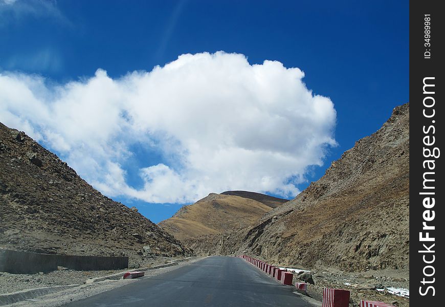 Tibet Plateau road