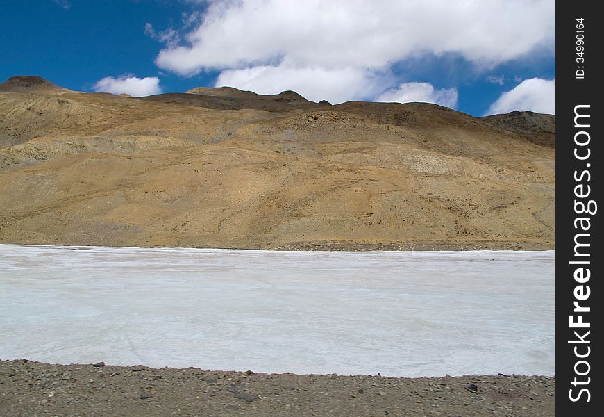 Tibetan plateau high altitude, where the air is clean, blue sky, beautiful natural scenery. Tibetan plateau high altitude, where the air is clean, blue sky, beautiful natural scenery.