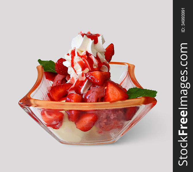Ice cream with strawberries and cream