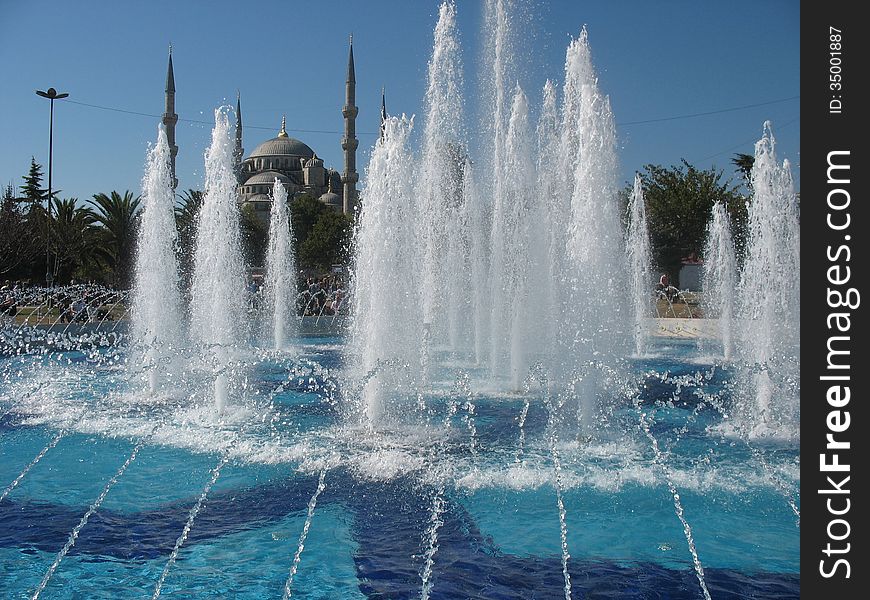 square with a fountain at the Blue Mosque in Istanbul