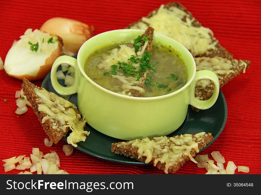 Fresh onion soup with cheese bread