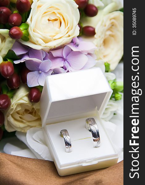 Wedding Rings With Flowers