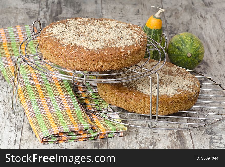 Pumpkin cake with spiced and ground walnuts