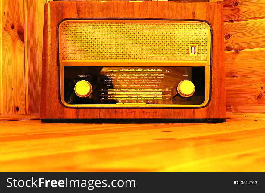 Photo of very old wooden box radio. Photo of very old wooden box radio