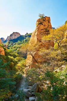 The Steep Boulder Of Gallery Valley Of Zu Mountain Royalty Free Stock Images The Steep Boulder Of Gallery Valley Of Zu Mountain Royalty Free Stock Images
