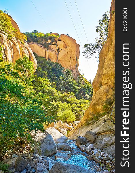 The photo taken in China's Hebei province qinhuangdao city,Zu mountain scenic spot,the gallery valley.The time is October 3, 2013. The photo taken in China's Hebei province qinhuangdao city,Zu mountain scenic spot,the gallery valley.The time is October 3, 2013.