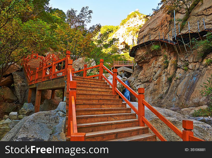 The wooden trestle of the gallery valley of Zu mountain