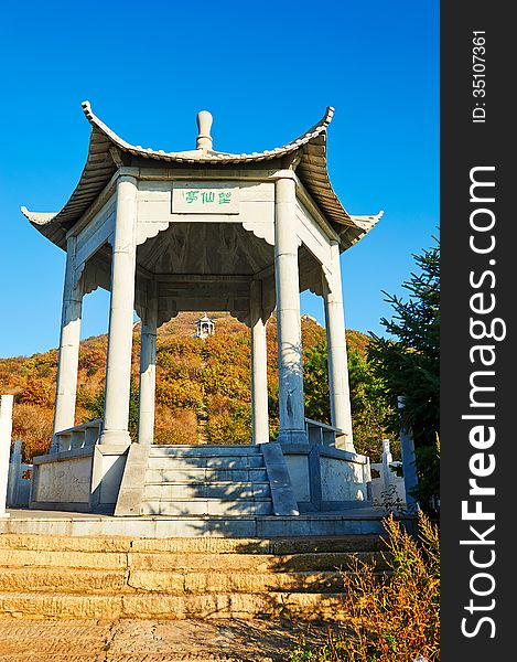 The pavilion on the Apsara peak of autumn Zu mount