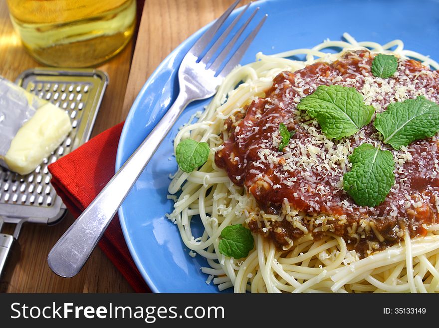 Spaghetti with cheese and mint leaf