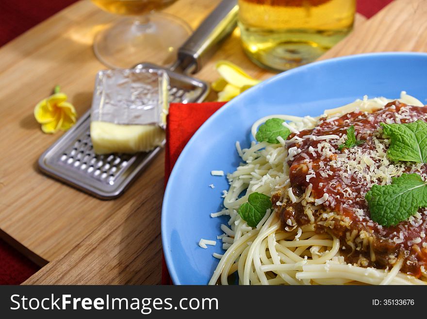 Spaghetti with cheese and mint leaf