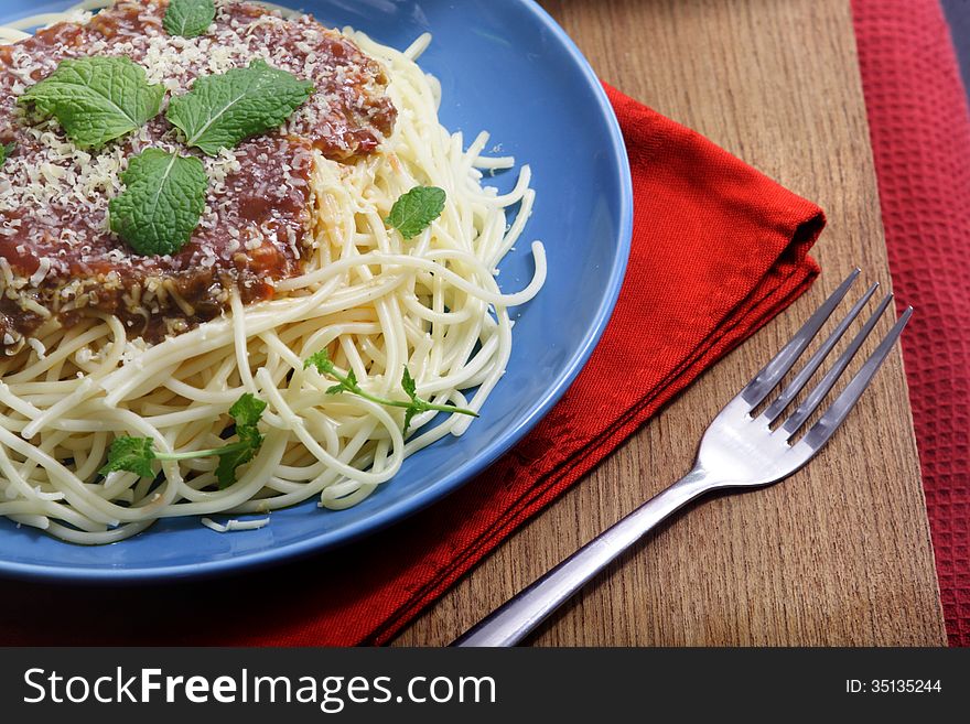 Spaghetti with cheese and mint leaf