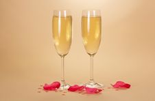 Two Wine Glasses Of Champagne And Rose Petals Royalty Free Stock Photography