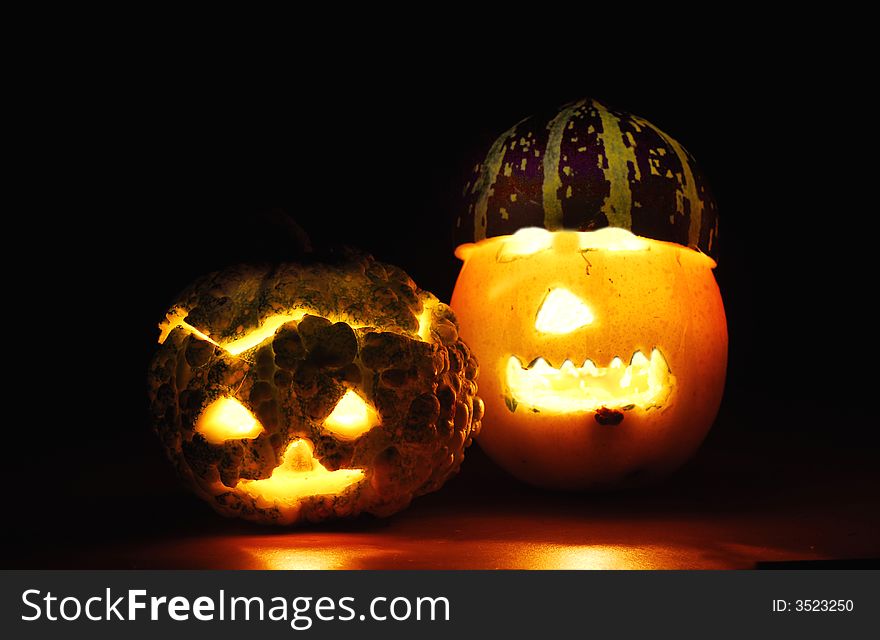 Two pumpkin made fór halloween night