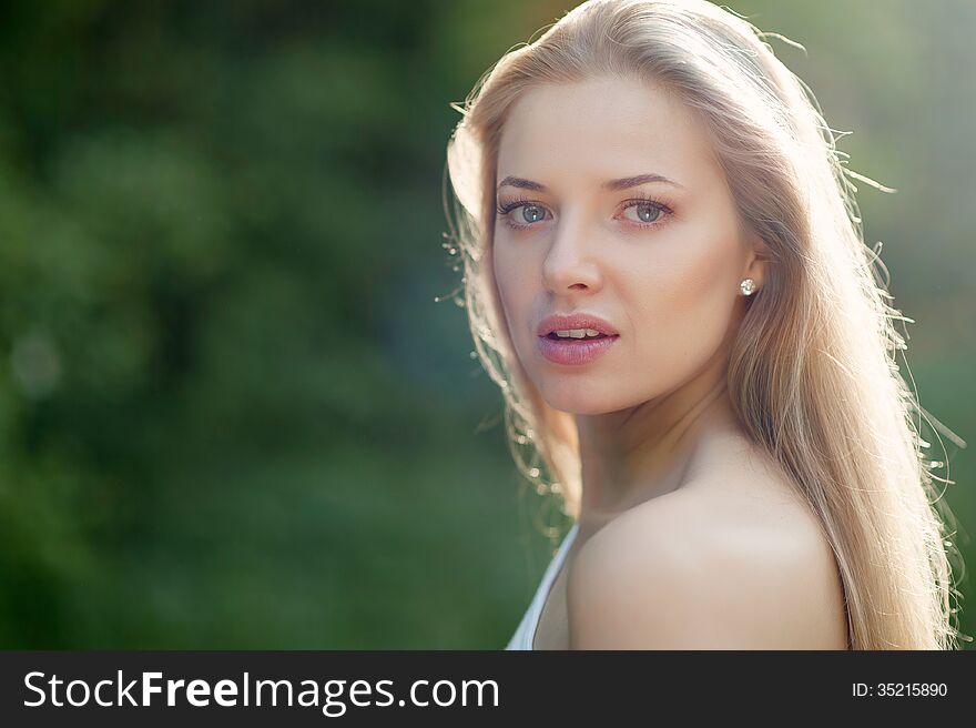 Beauty Girl. Portrait of beautiful young woman looking at you. Outdoors