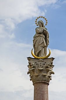 Statue Of Maria-Theressa In Innsbruck Royalty Free Stock Photos