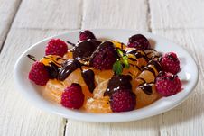 Tangerines And Raspberry Royalty Free Stock Images Tangerines And Raspberry Royalty Free Stock Images