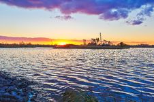 The Oil Sucking Machine Lakeside Sunset Royalty Free Stock Images The Oil Sucking Machine Lakeside Sunset Royalty Free Stock Images
