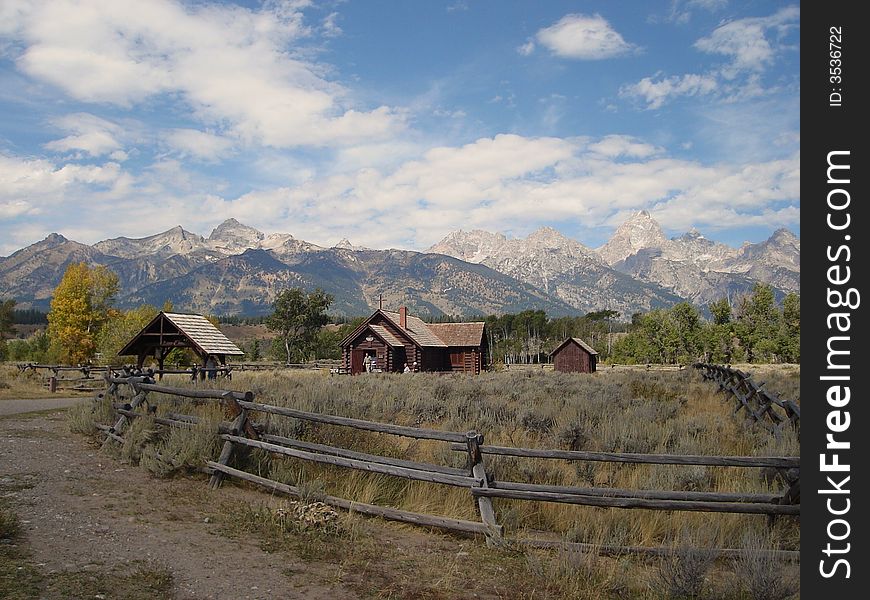 THe picture of the Chapel of the Transfiguration and Teton Range