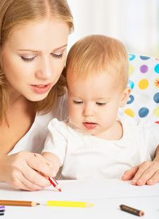 Mother And Baby Draw Color Pencil Royalty Free Stock Photos