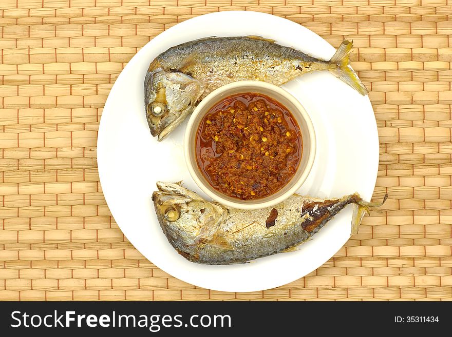 Fried fish with chili sauce and vegetables. Is the national dish. Thailand's rural New York dining. Fried fish with chili sauce and vegetables. Is the national dish. Thailand's rural New York dining.