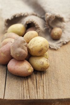 Fresh Raw Potatoes Royalty Free Stock Photos