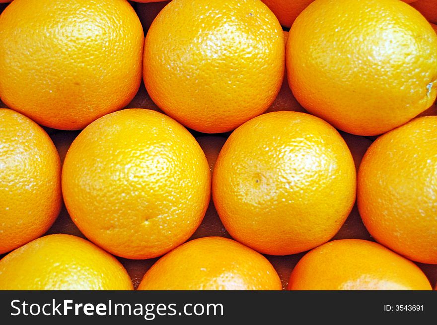Arranged oranges on the market