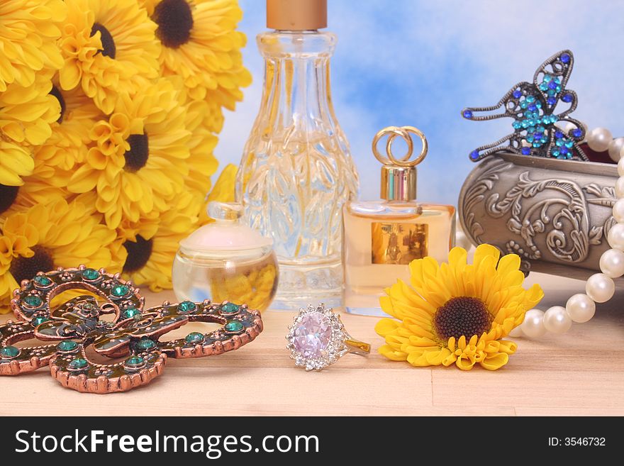 Ring With Flowers and Jewelry Box, Shallow DOF, Focus on Ring