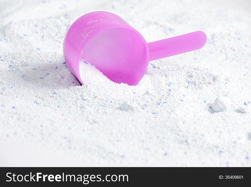 Washing powder with a measuring spoon