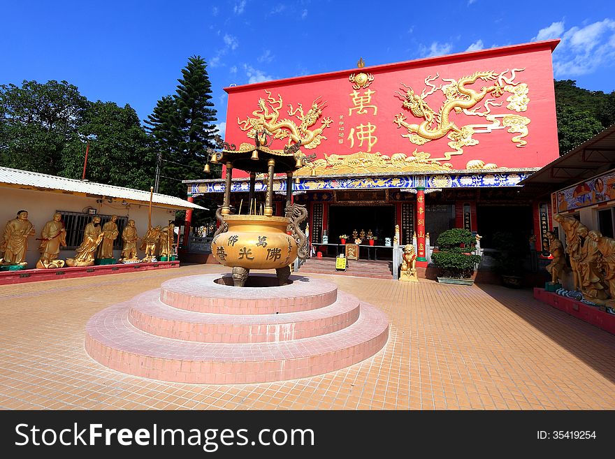 Ten Thousand Buddhas Monastery