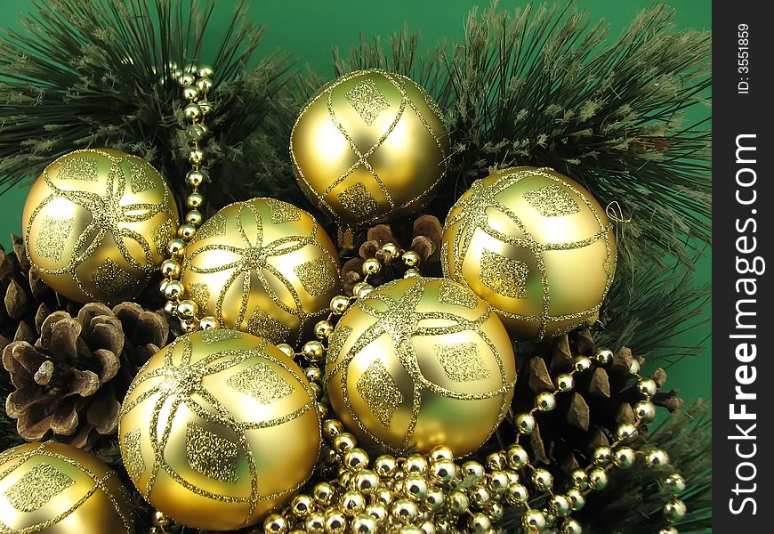 gold bulbs on christmas tree