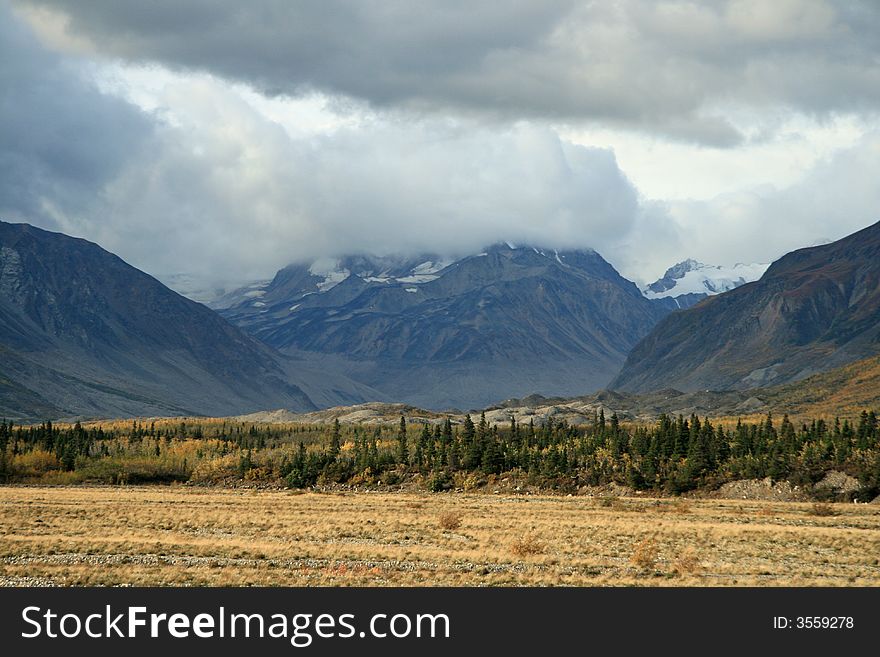 Alaska mountians in north country. Alaska mountians in north country