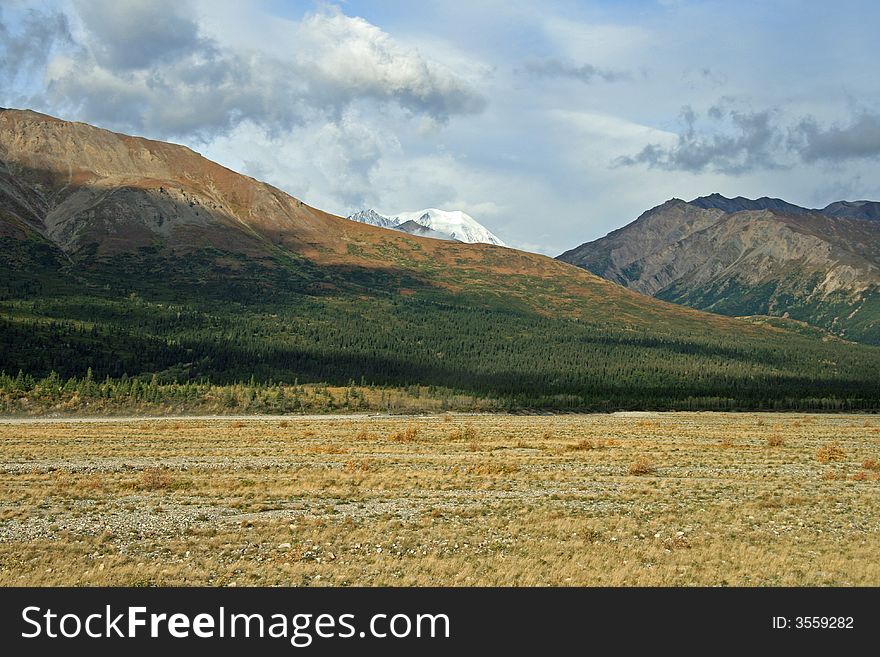 Alaska mountians in north country. Alaska mountians in north country