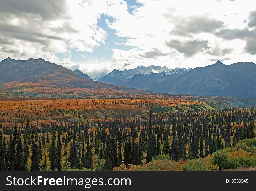 Alaska mountians in north country. Alaska mountians in north country