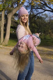 Mother And Her Little Girl Having Fun Royalty Free Stock Photos Mother And Her Little Girl Having Fun Royalty Free Stock Photos