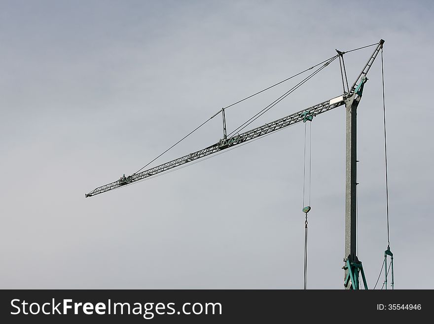 Construction cranes for lifting heavy loads