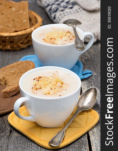 Cream soup of cauliflower with cheese in a cups