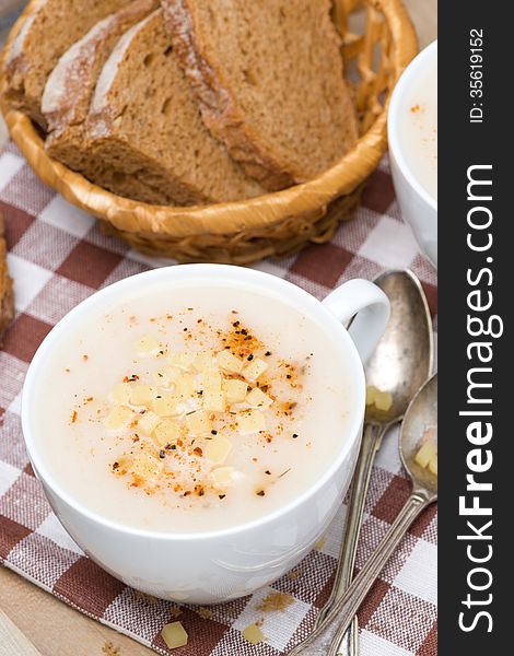 Delicious cream soup of cauliflower with cheese, vertical