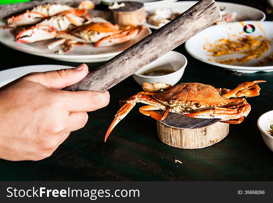 How to eat crab