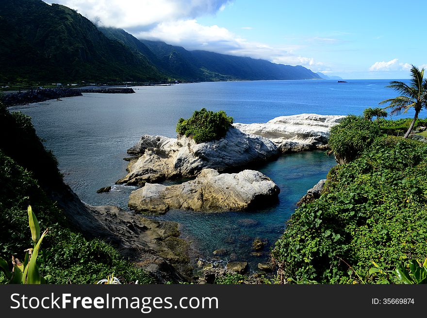 The gulf of sea with rock