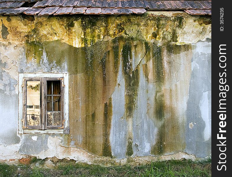 Old house is falling apart... :-(. Old house is falling apart... :-(